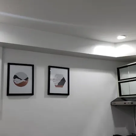Las Pinas Condo w/ wifi
